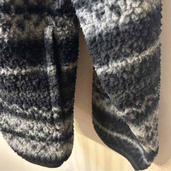 Old Navy Men’s Sherpa Quarter Zip Sweatshirt in Black Jack, Size Large - Picture 5 of 8